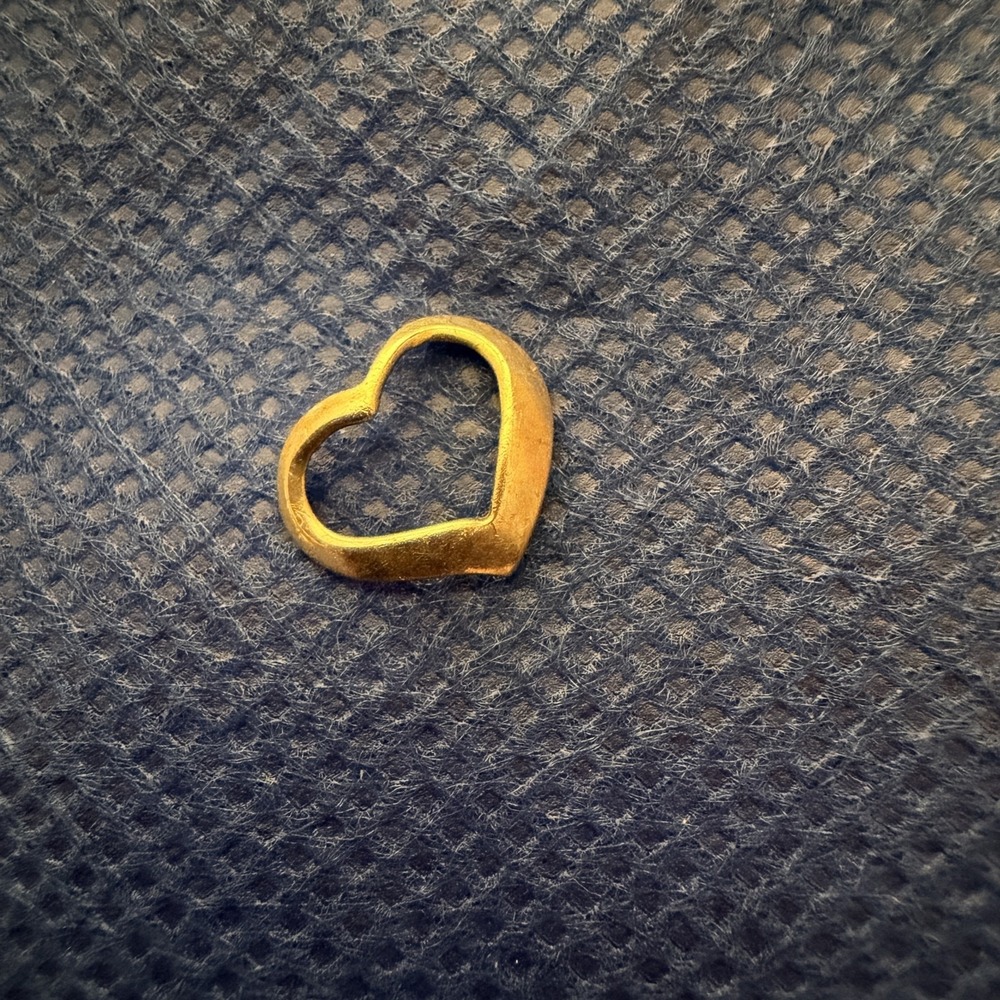 Vtg 14K Yellow Gold Open Heart Charm Pendant Small 0.23g Minimalist Love Design